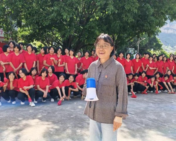 驰盈优配 “活着，就送吧”，张桂梅连续送考15年